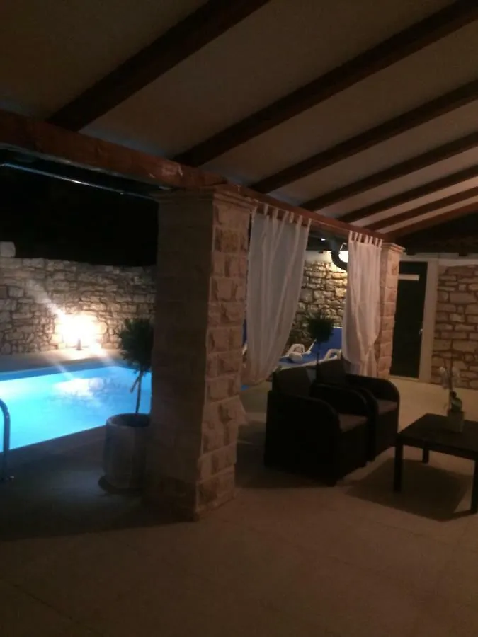 Lory Villa Sveti Lovrec Pazenaticki Croatia