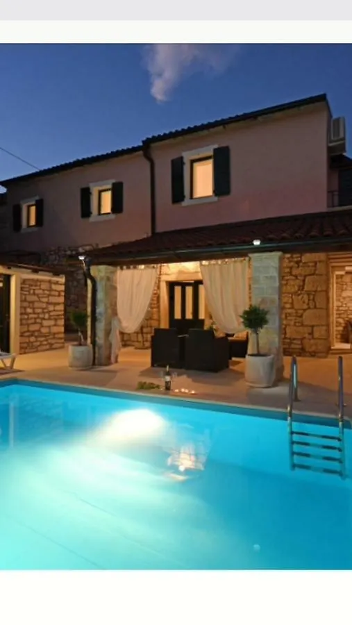 Lory Villa Sveti Lovrec Pazenaticki